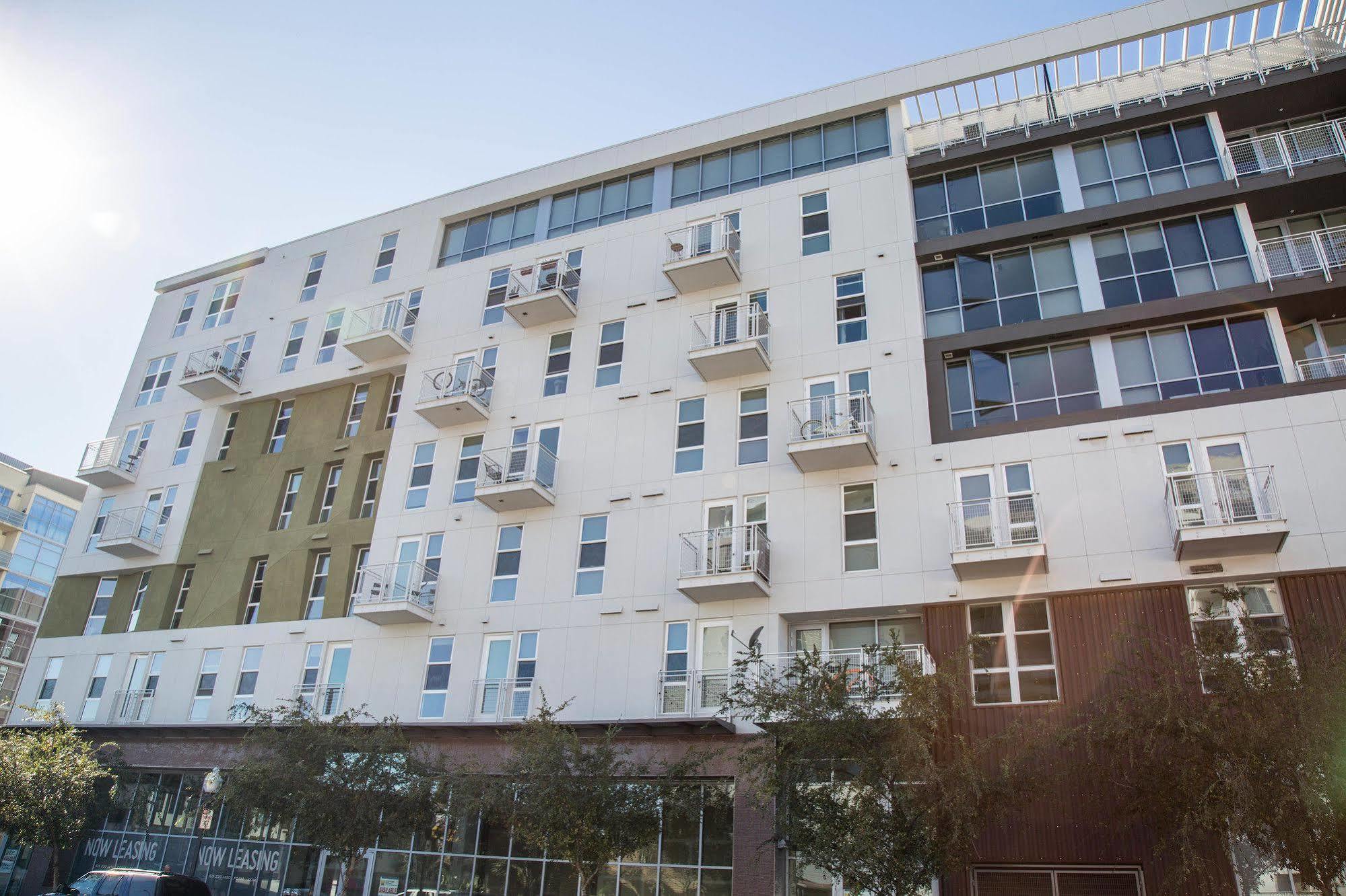 Stylish Apartments In San Diego East Village Exterior photo