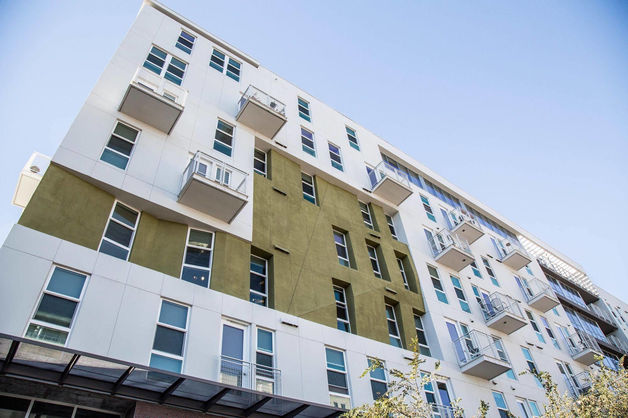 Stylish Apartments In San Diego East Village Exterior photo