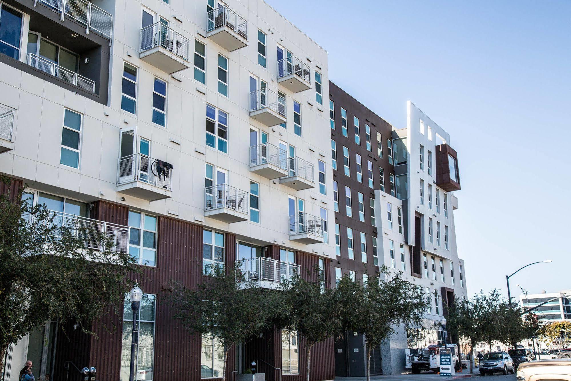 Stylish Apartments In San Diego East Village Exterior photo