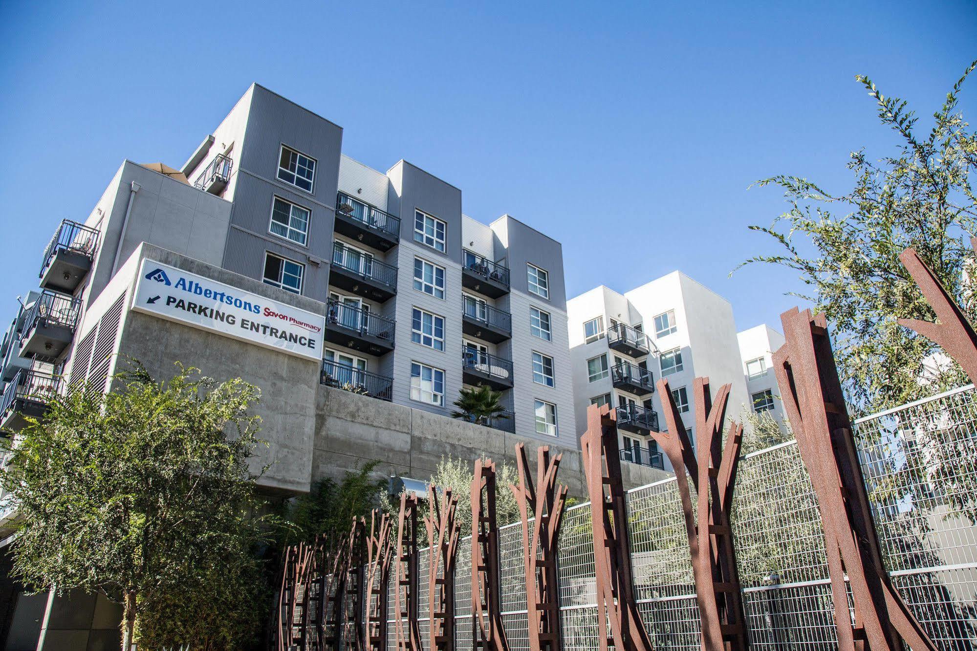 Stylish Apartments In San Diego East Village Exterior photo